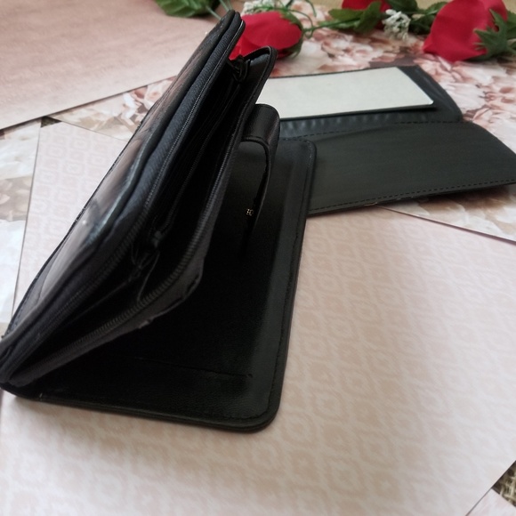 Genuine Leather Black Trifold clutch with removab - Picture 4 of 8